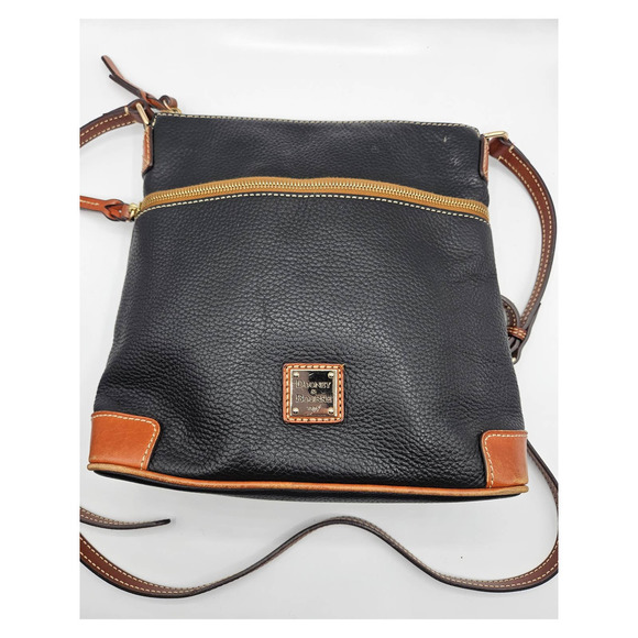 Dooney & Bourke‎ Pebble Grain Letter Carrier Black Red Lining with Dustbag - Picture 2 of 16